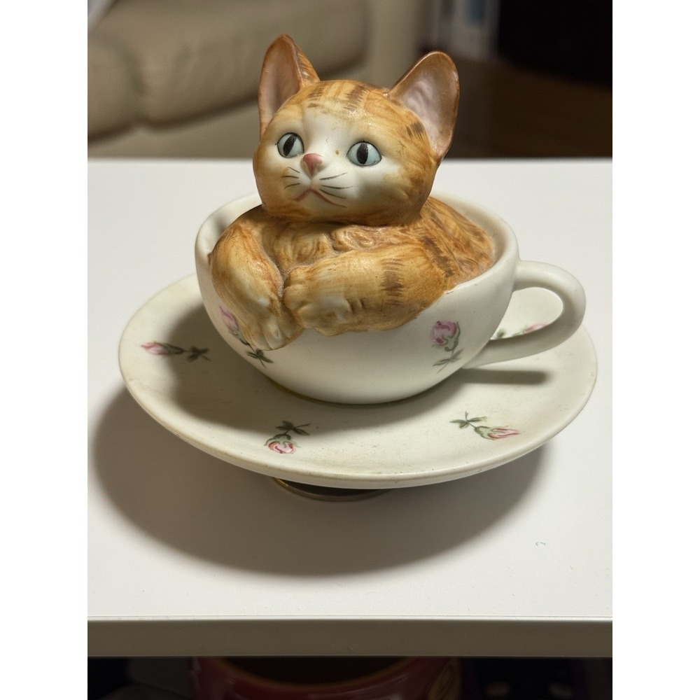 Mann MCMLXXXII Musical Cat in‎ Teacup Figurine